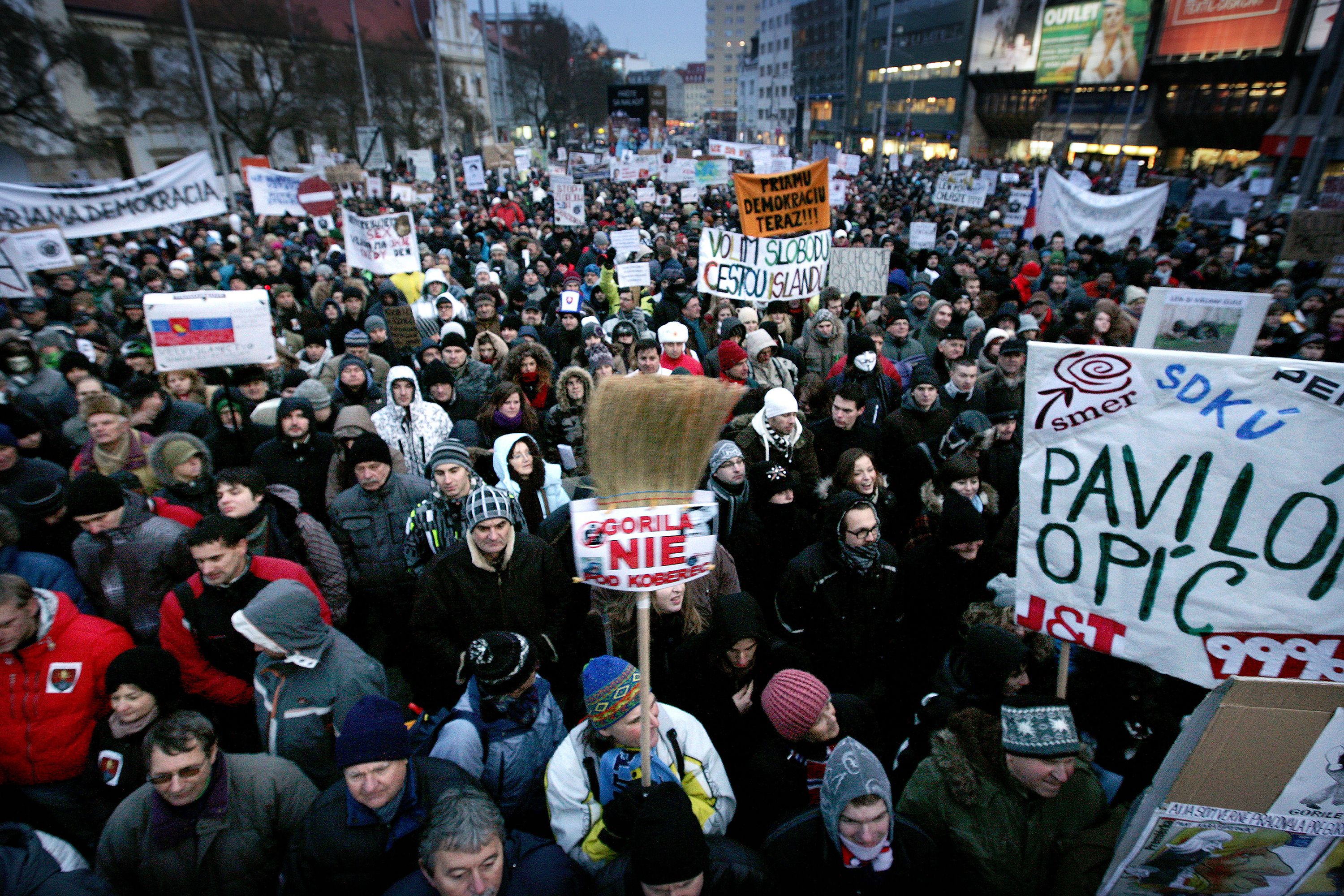 México, el país desarrollado más corrupto del mundo - slovakia-corruption