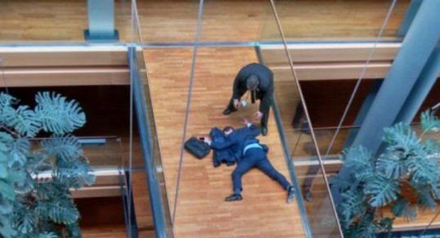 Hospitalizan a legislador británico tras altercado con colegas - steven-woolfe-1-1