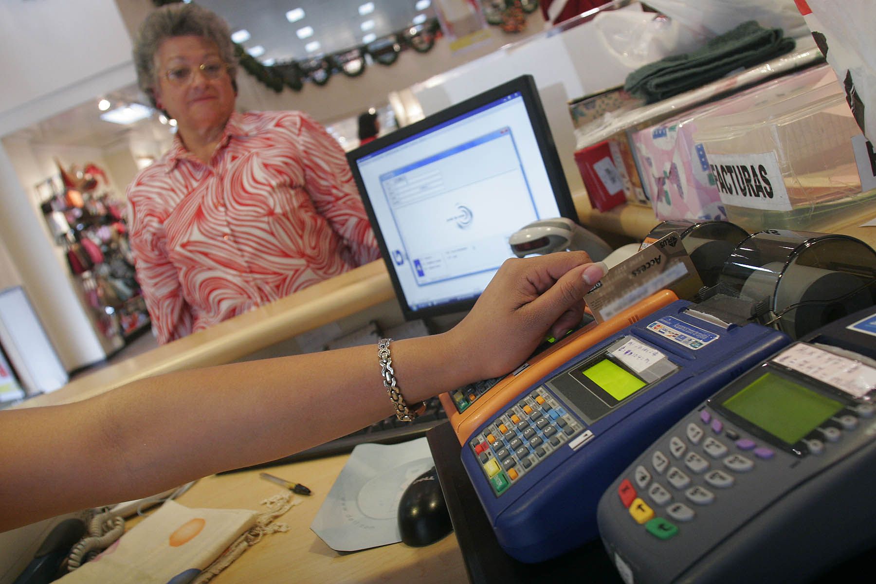 Lanzan aplicación que ‘apaga’ tarjetas de crédito