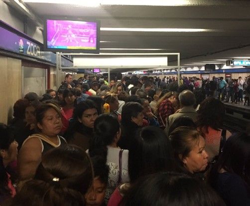 Fallas en en la estación Taxqueña de la Línea 2 del Metro - taxqueña-1