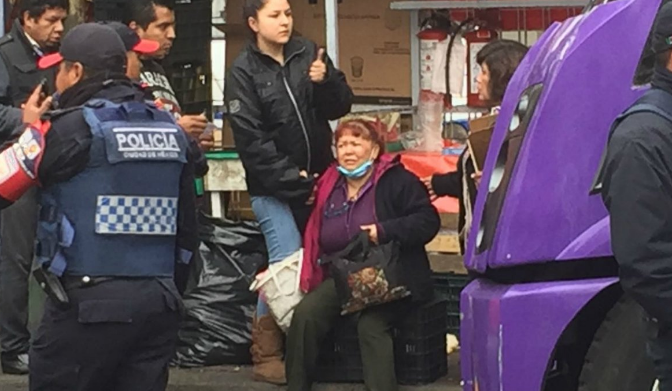 Camión atropella a  dos mujeres en paradero de Taxqueña