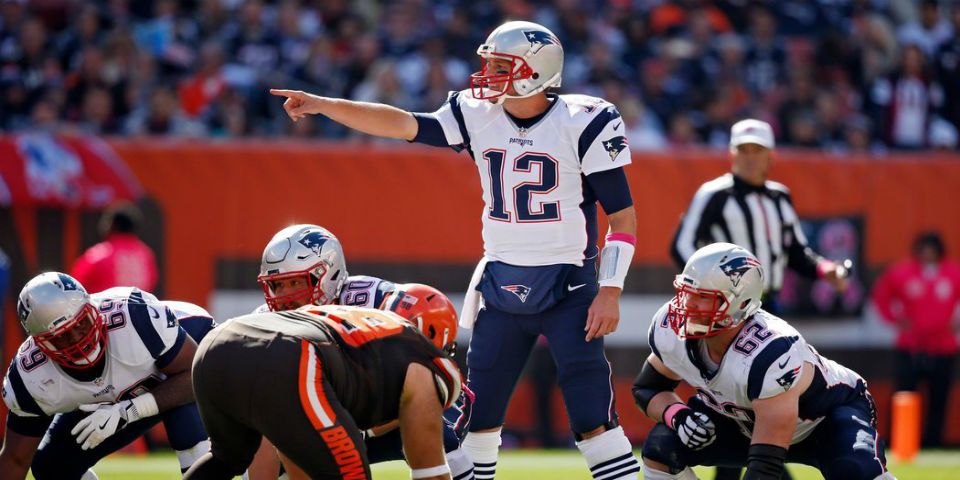Patriotas vencen a Cleveland en retorno de Tom Brady