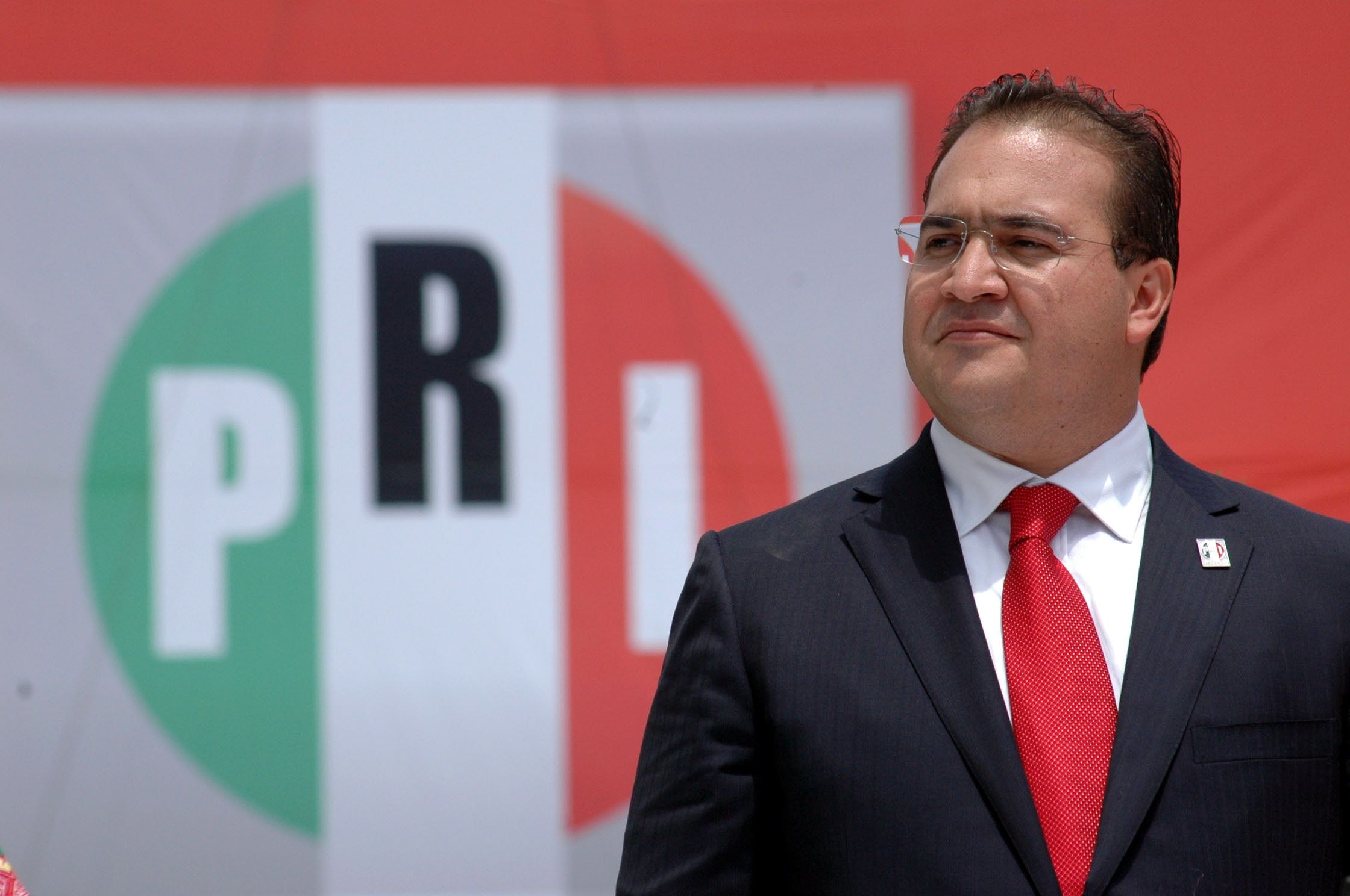 Suegros de Javier Duarte no podrán abandonar su municipio - toma-protesta-javier-duarte-candidato-pri-veracruz2