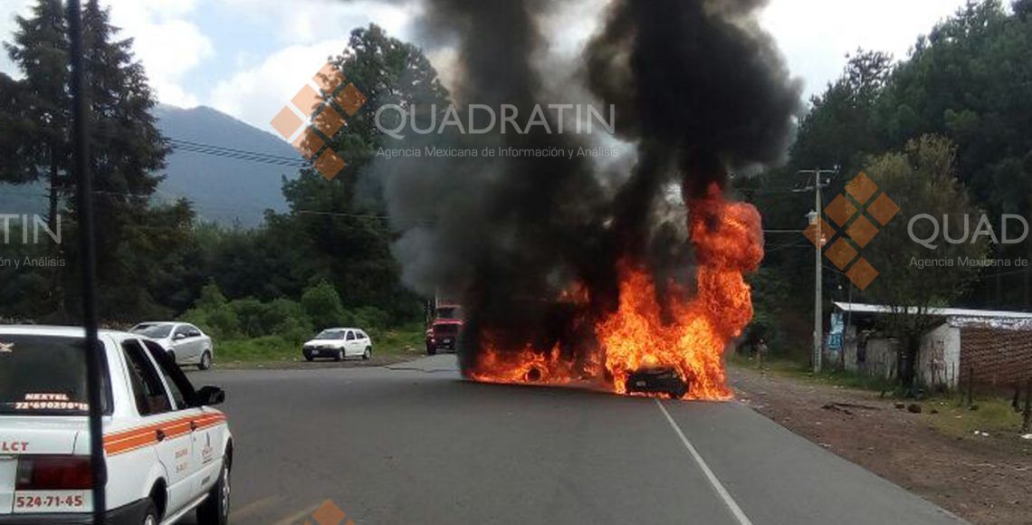 Normalistas roban e incendian vehículos en Michoacán Normalistas roban e incendian vehículos en Michoacán