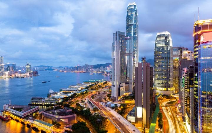 Los países más caros para viajar - victoria-harbor-hong-kong-large