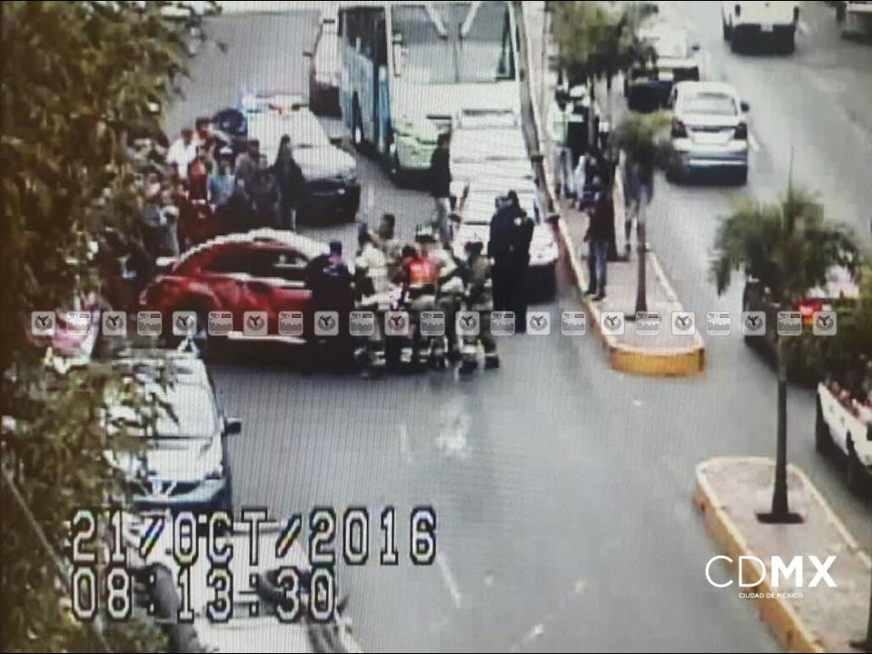 Vuelca automóvil en la delegación Alvaro Obregón - volcadura-camino-real