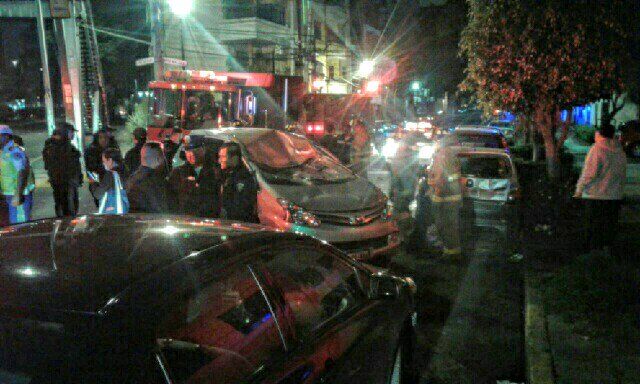 Vuelca auto en Circuito Interior - volcadura-circuito-interior-1