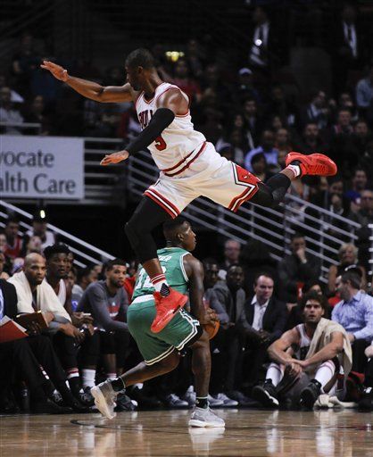 NBA multa a Dwayne Wade por festejo polémico - wade