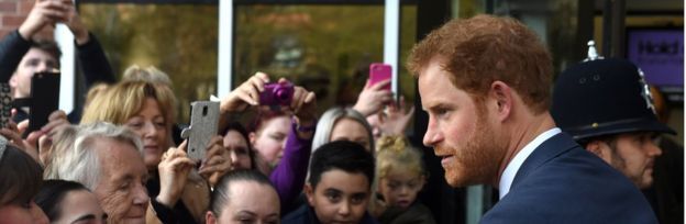 Príncipe Harry pide frenar ataques contra su novia Meghan Markle - 03