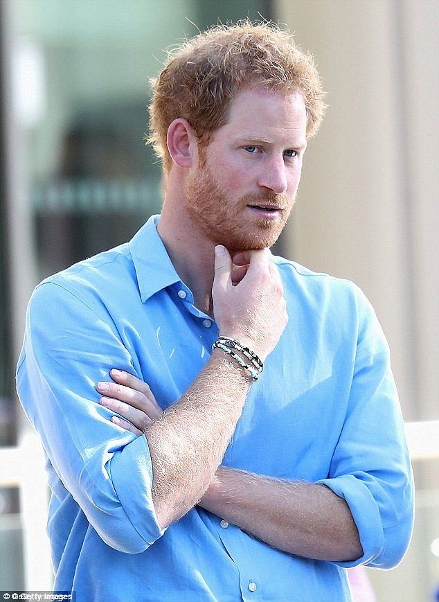 Príncipe Harry pide frenar ataques contra su novia Meghan Markle - 05-2