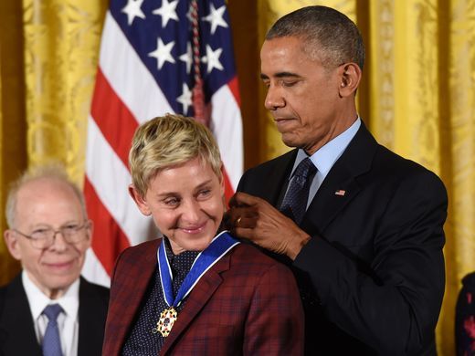 Famosos reciben Medalla de la Libertad de manos de Obama - 10-1