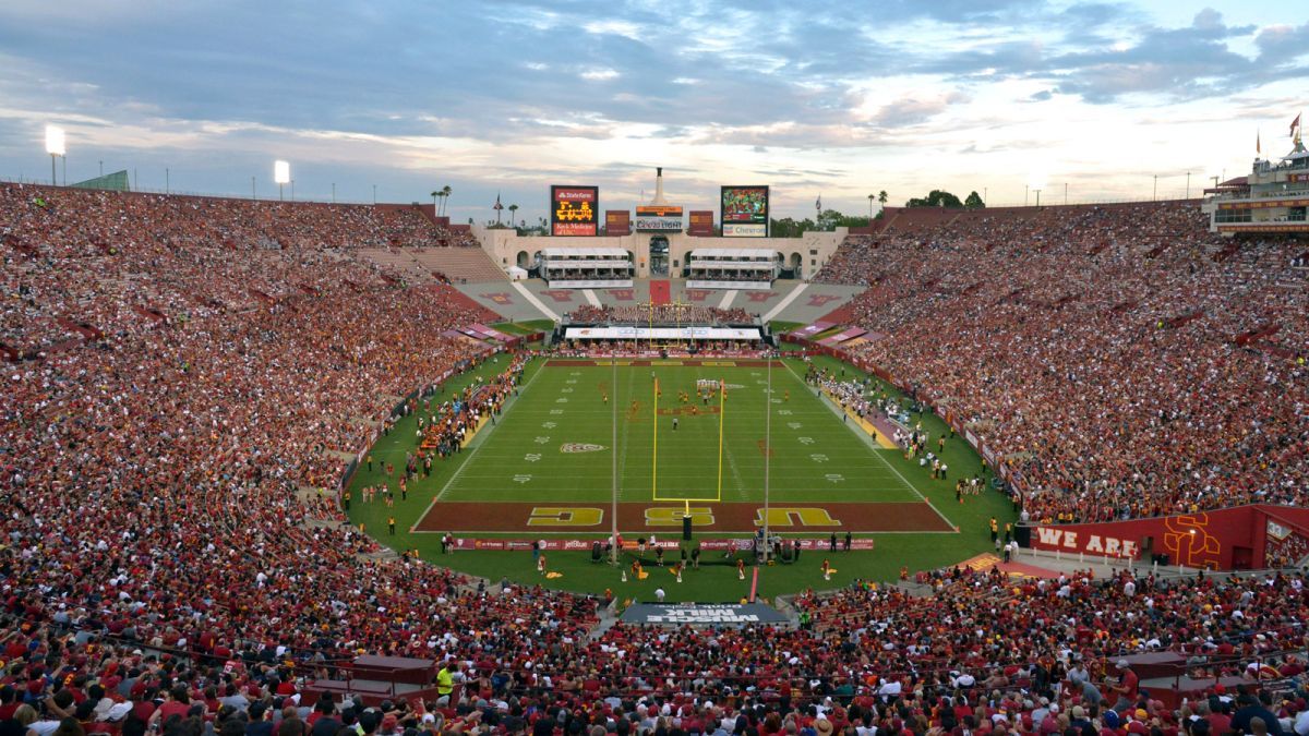 Diez estadios más grandes que el Azteca en EE.UU. - 102915-CFB-Los-Angeles-Memorial-Coliseum-LN-PI.vresize.1200.675.high_.2