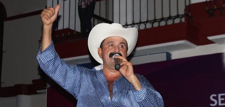 ‘Layín’ invita a Los Tigres del Norte a su segundo informe