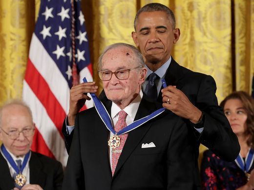 Famosos reciben Medalla de la Libertad de manos de Obama - 14