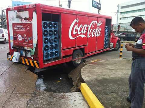 Nuevo socavón se forma en Tamaulipas - 14991871_10211136327827926_8606502786425000577_n