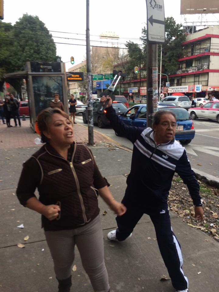 Automovilista ataca con bastón de seguridad a mujer en Patriotismo - 15027806_1319023141476239_1786862551843969828_n