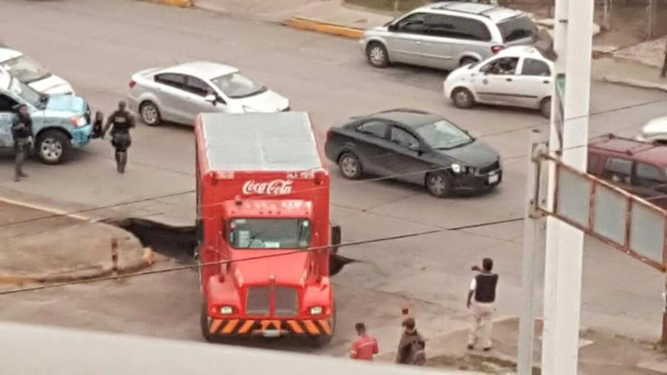 Nuevo socavón se forma en Tamaulipas - 15073334_10211136327467917_6534409755517362903_n