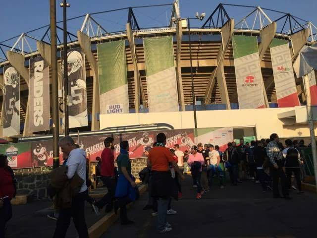 Inicia el acceso al partido de la NFL en el Estadio Azteca