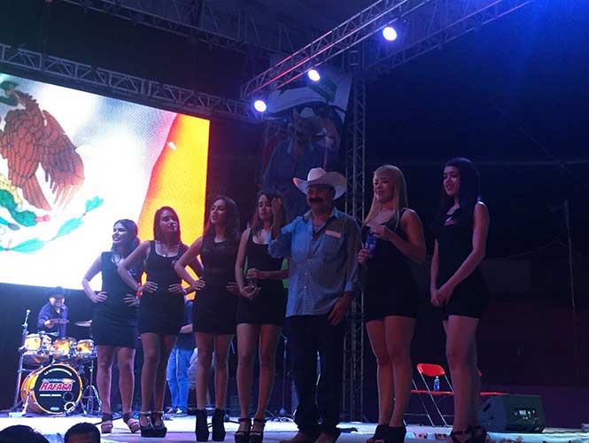 'Layín' invita a Los Tigres del Norte a su segundo informe - 1558897