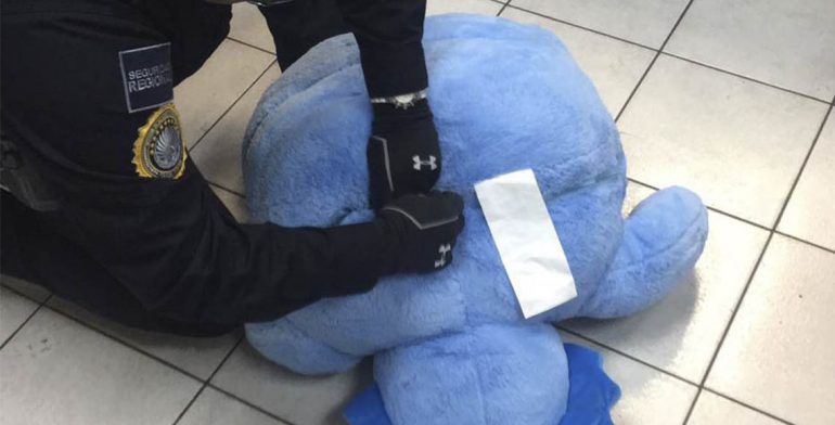 Interceptan oso de peluche que contenía mariguana en Sonora