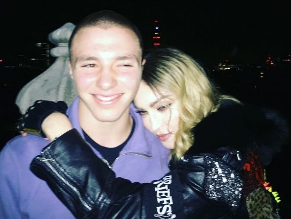 Detienen a hijo de Madonna por posesión de drogas - 1567352