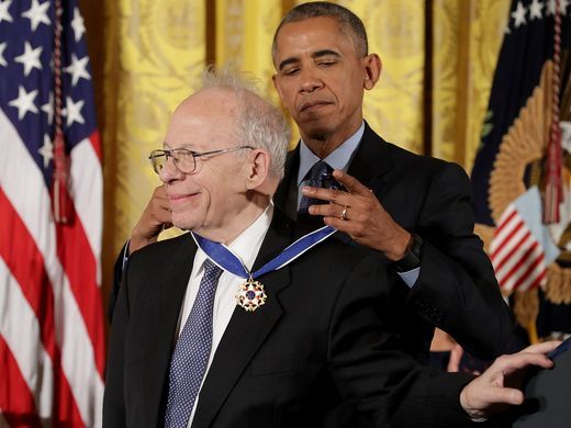 Famosos reciben Medalla de la Libertad de manos de Obama - 18