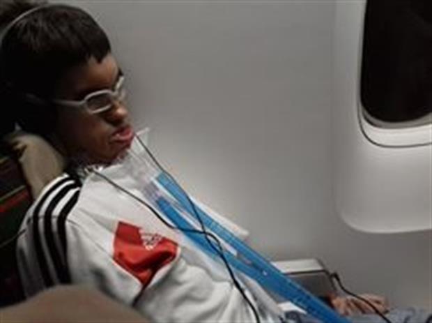 Aerolínea impide que joven viaje con su respirador artificial - 2299229w620