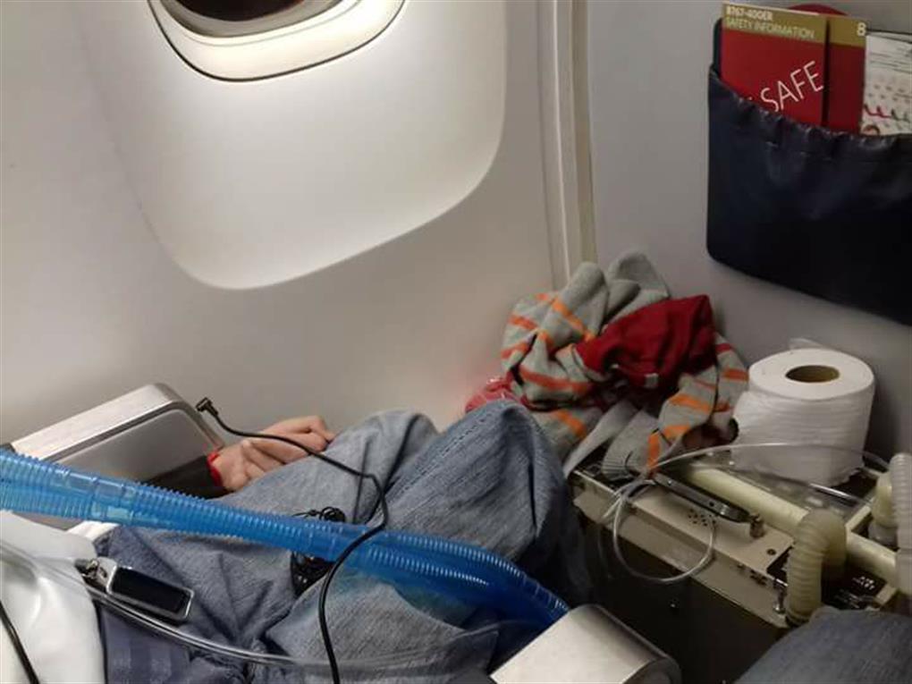 Aerolínea impide que joven viaje con su respirador artificial - 2299239h765