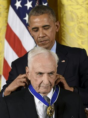 Famosos reciben Medalla de la Libertad de manos de Obama - 31