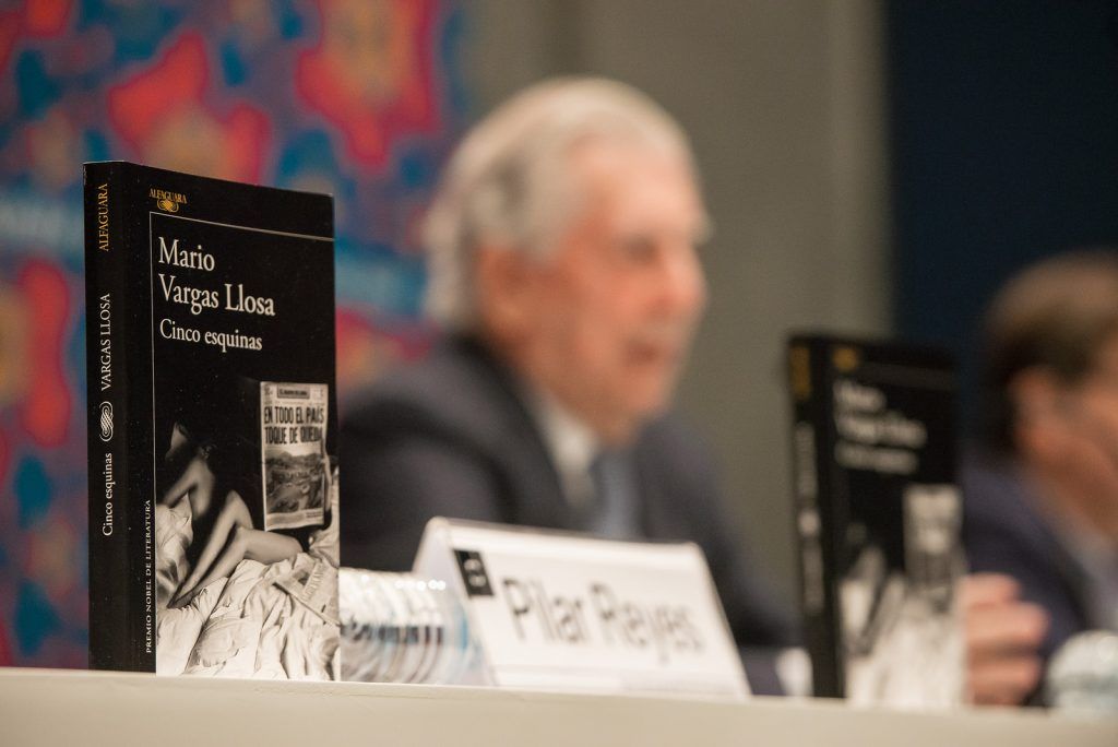 Mario Vargas Llosa presenta nuevo libro en la FIL de Guadalajara - 31279375325_410f7e138a_h-1024x684
