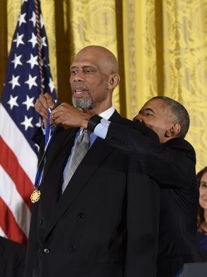 Famosos reciben Medalla de la Libertad de manos de Obama - 32