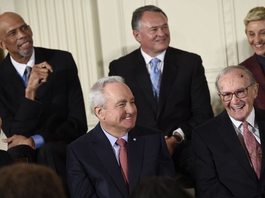 Famosos reciben Medalla de la Libertad de manos de Obama - 34