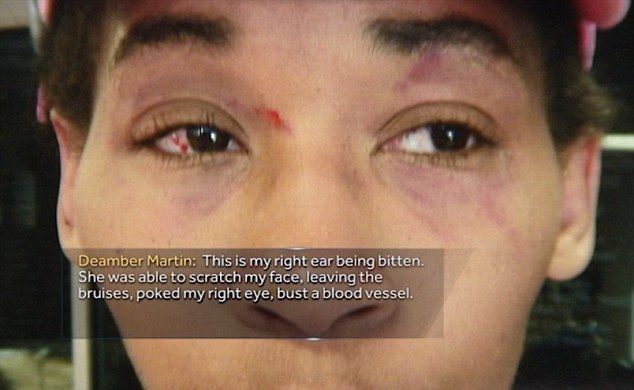 Video: madre persigue y ataca a conductor de camión escolar - 3A1B131100000578-3909702-image-m-29_1478410156886