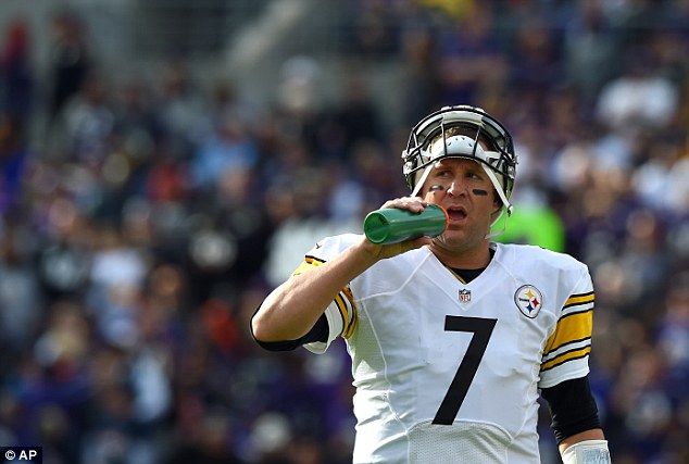 Video: pateador no le atina al balón y Pittsburgh pierde el partido - 3A2003BC00000578-3911240-image-a-33_1478470385741