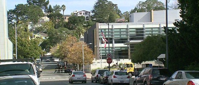 Video: mujer atropella a su esposo tras divorciarse