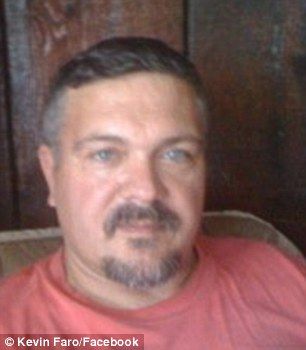 Mata a su padre al confundirlo con un ciervo - 3AC2337900000578-0-image-m-10_1480113767952