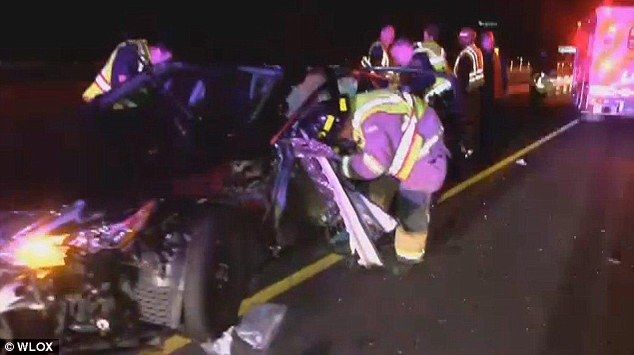 Cae bebé a una alcantarilla luego de sufrir un choque