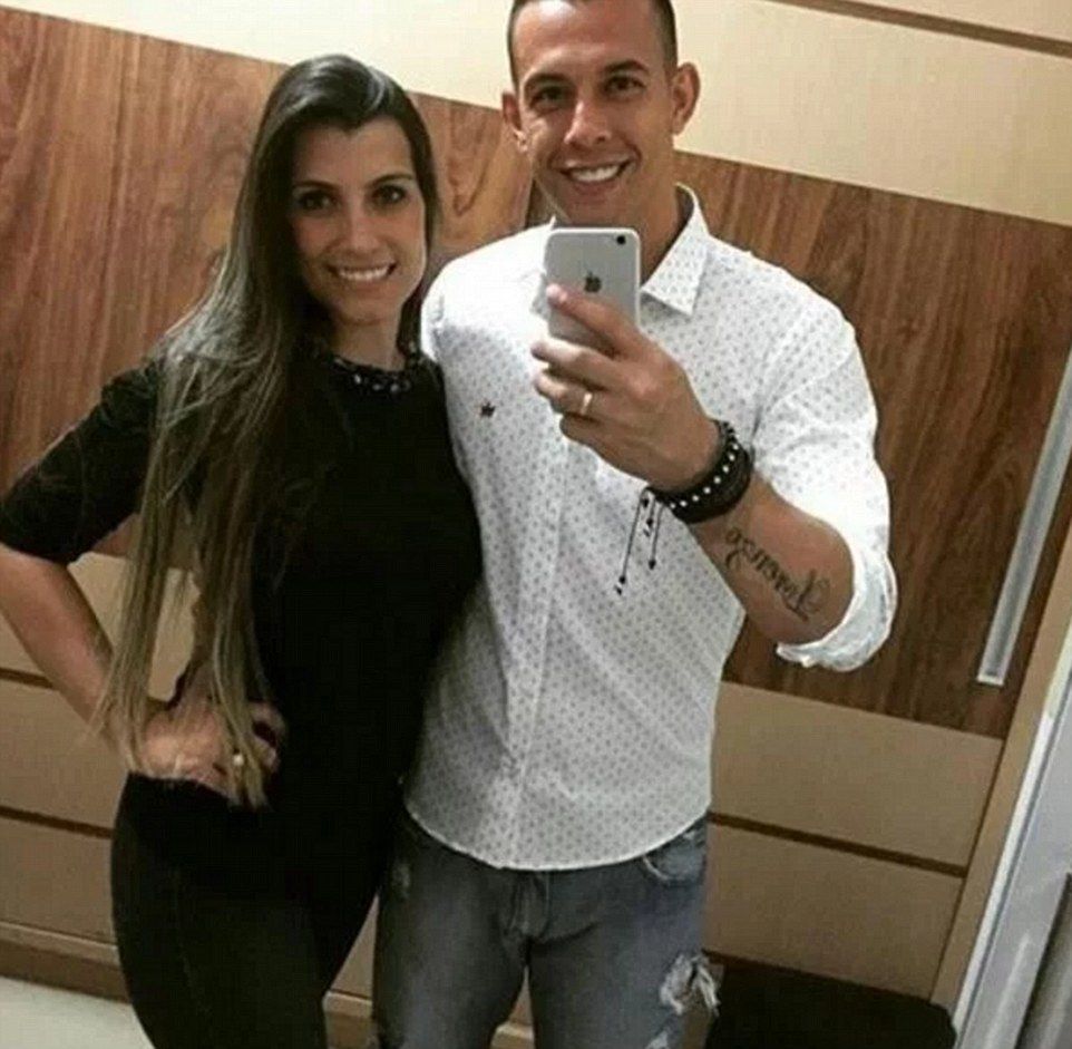 Portero de Chapecoense llamó a su esposa antes de morir en el hospital - 3ADB00B600000578-3980974-image-a-155_1480431602375