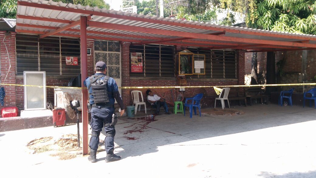 Asesinan a maestro durante asalto a sitio de taxis en Acapulco