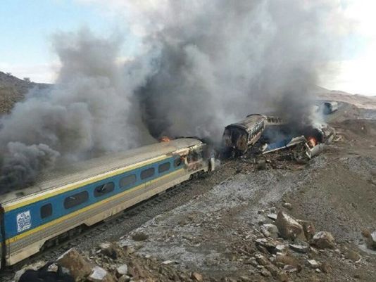 Choque de trenes deja 36 muertos en Irán - 636156547068443355-EPA-IRAN-TRAIN-ACCIDENT-86956844-1