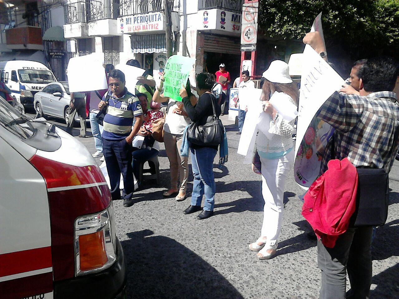 Profesores que pasaron evaluación bloquean centro de Chilpancingo - 70d6a2bd-eeee-4e0a-8678-1ceddef4d095