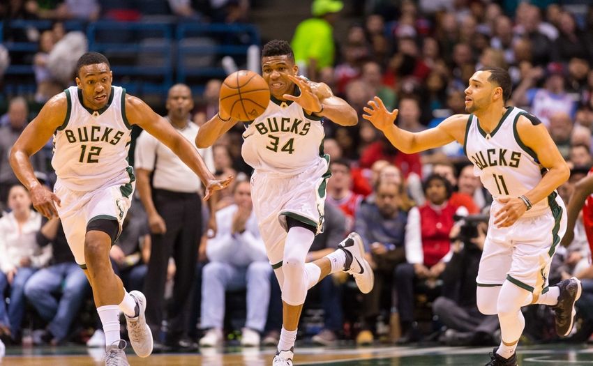 Equipos de la NBA protestan contra Trump - 9231189-tyler-ennis-jabari-parker-giannis-antetokounmpo-nba-chicago-bulls-milwaukee-bucks