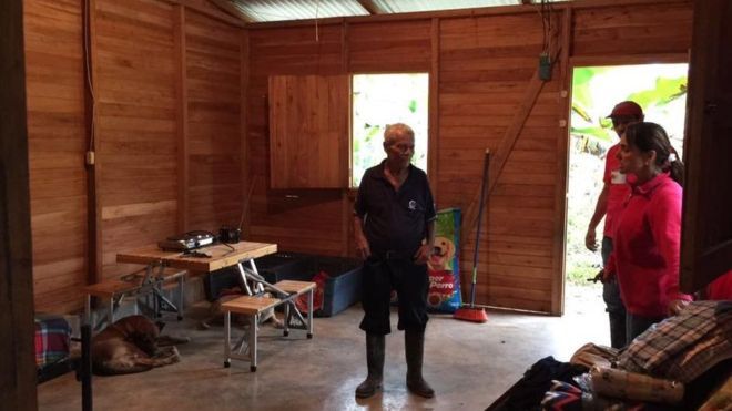 Hombre se negó a abandonar a sus perros durante el paso de Otto - 92634576_8ea662b8-25cd-4fc2-bbd0-cb47756b069f