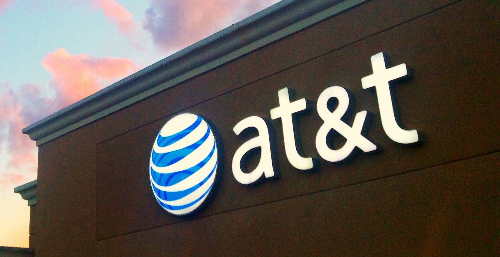 Aprueban adquisición de Time Warner por AT&T