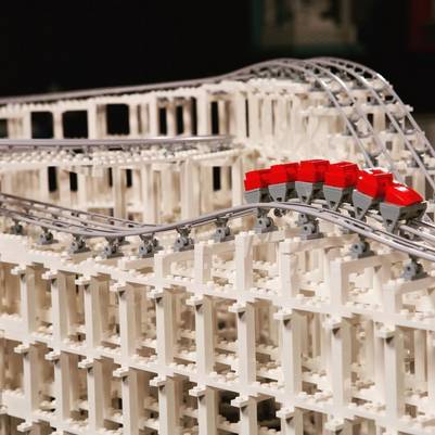 Crean construcciones icónicas en versión Lego - American-Eagle-Roller-Coaster