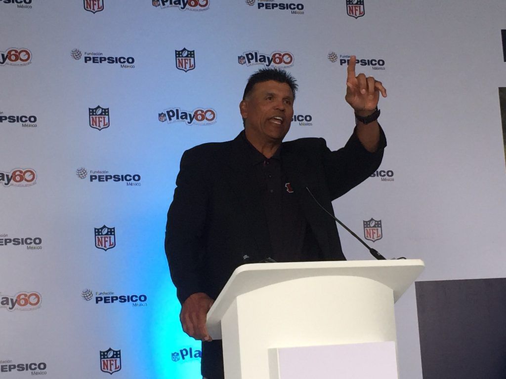Promueve la NFL la activación física en escuelas mexicanas - Anthony-Munoz-1024x768