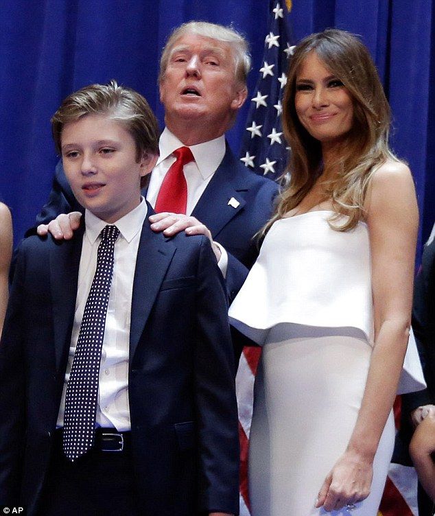 Michelle Obama y Melania Trump se reúnen en la Casa Blanca - Barron-Trump