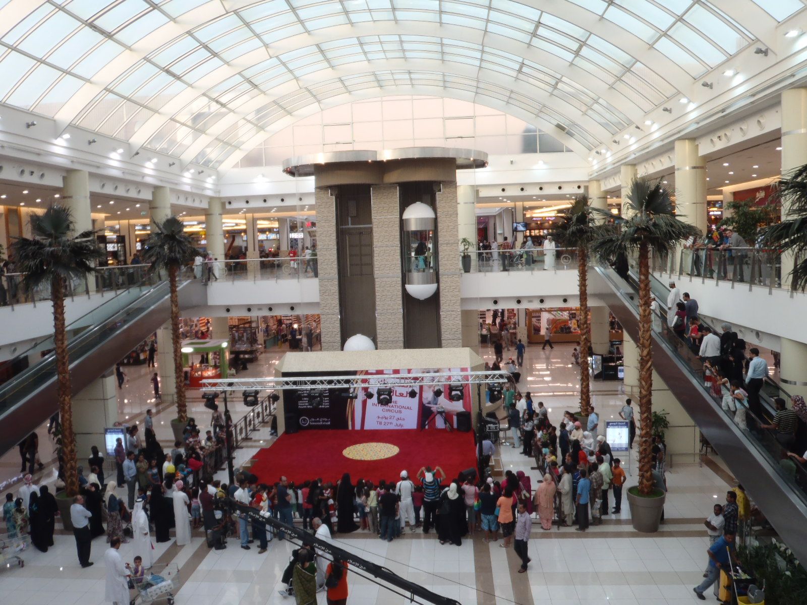 Los centros comerciales más lujosos del mundo - Bawadi-Mall-2-1
