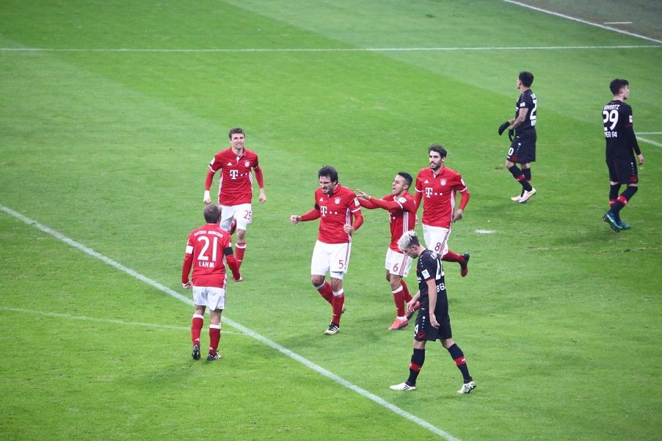 ‘Chicharito’ sigue sin anotar y Leverkusen pierde ante Bayern Múnich