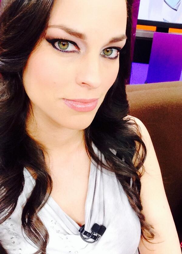 Asaltan a la periodista Jill Begovich - Bf1jGG0CEAAsmg2